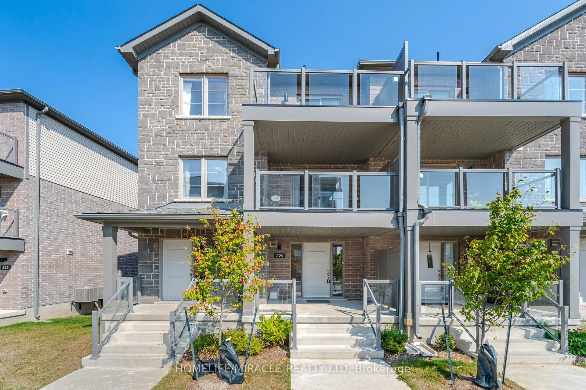 Photo 1 of 229 West oak Trail, Kitchener — HOMEH