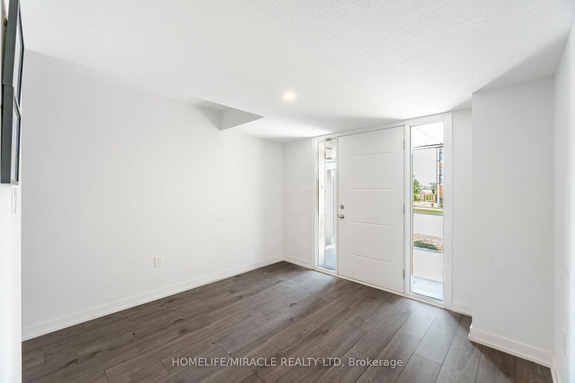 Photo 4 of 229 West oak Trail, Kitchener — HOMEH