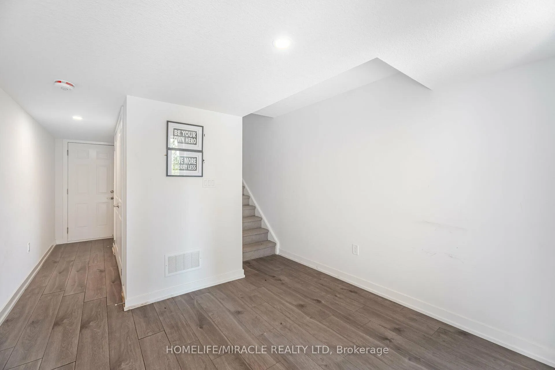 Photo 5 of 229 West oak Trail, Kitchener — HOMEH