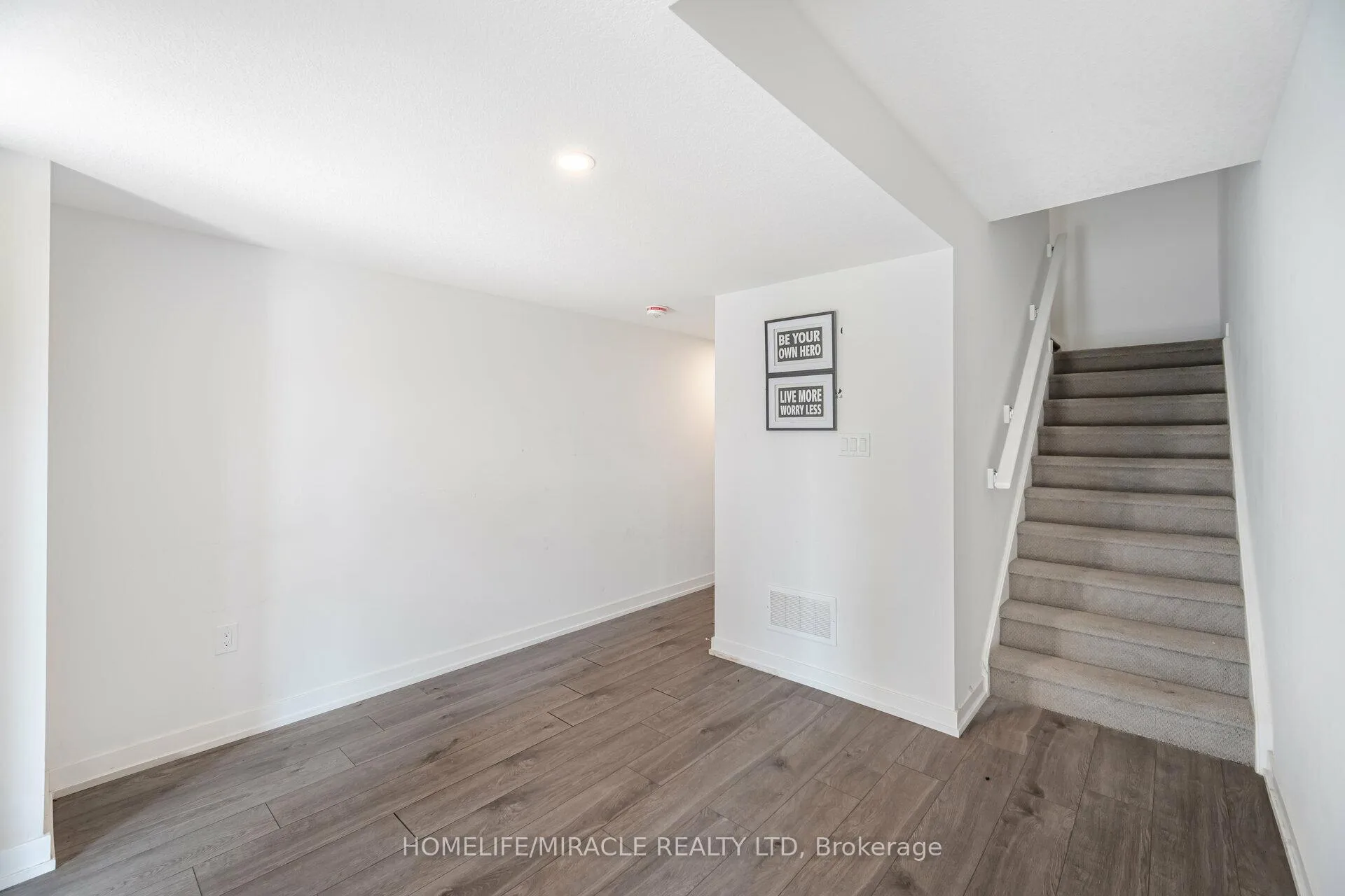 Photo 6 of 229 West oak Trail, Kitchener — HOMEH