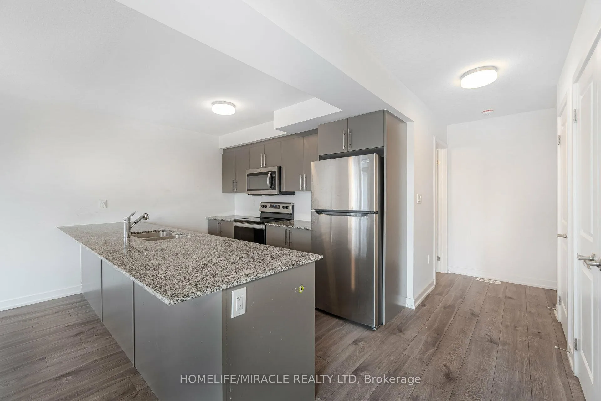 Photo 8 of 229 West oak Trail, Kitchener — HOMEH