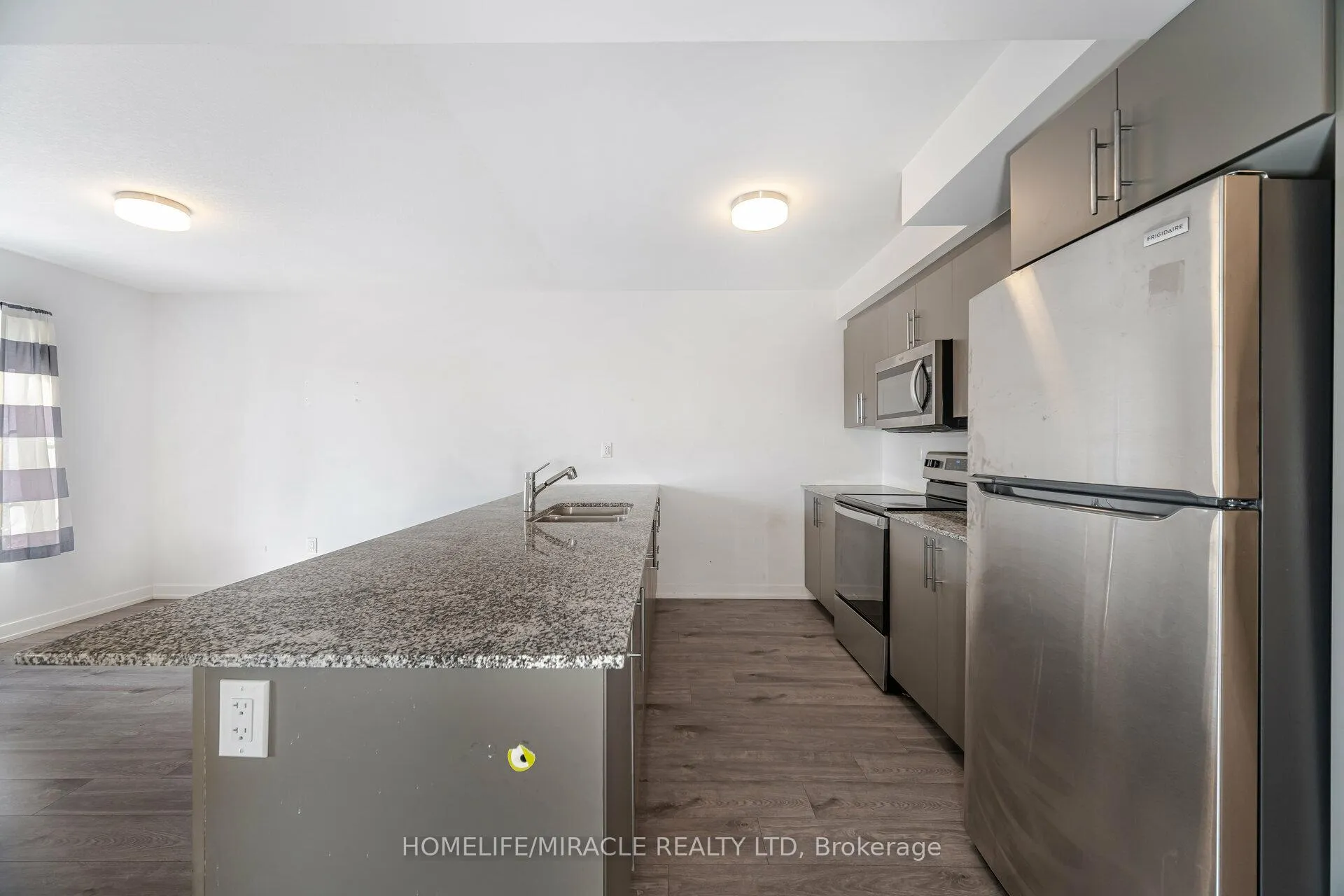 Photo 9 of 229 West oak Trail, Kitchener — HOMEH