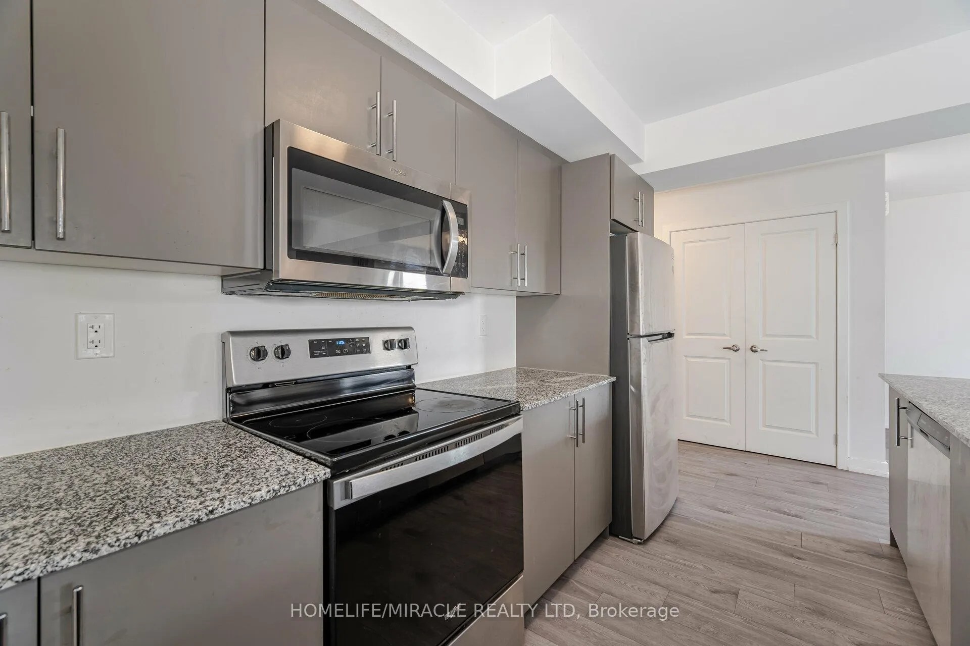 Photo 10 of 229 West oak Trail, Kitchener — HOMEH
