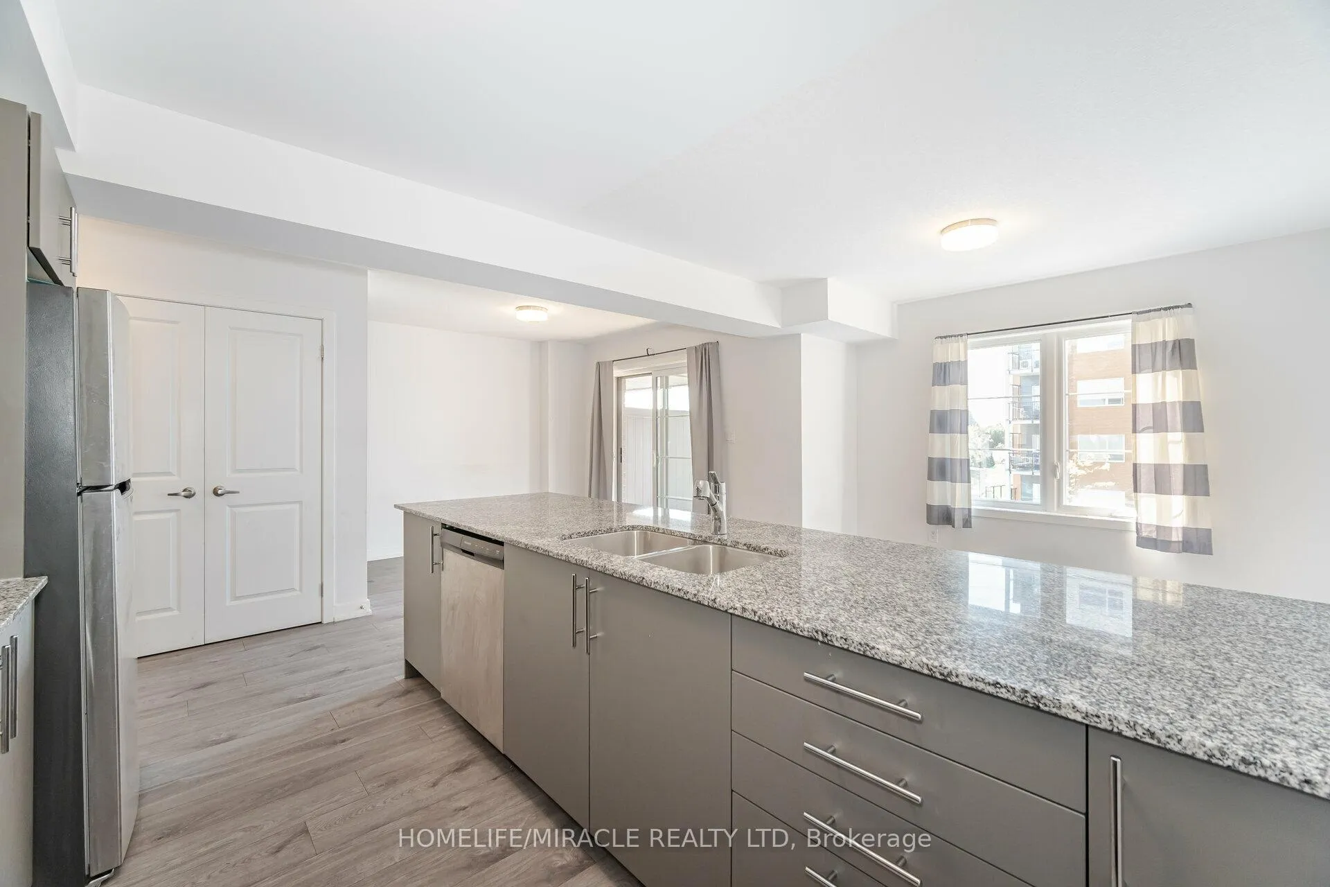 Photo 11 of 229 West oak Trail, Kitchener — HOMEH