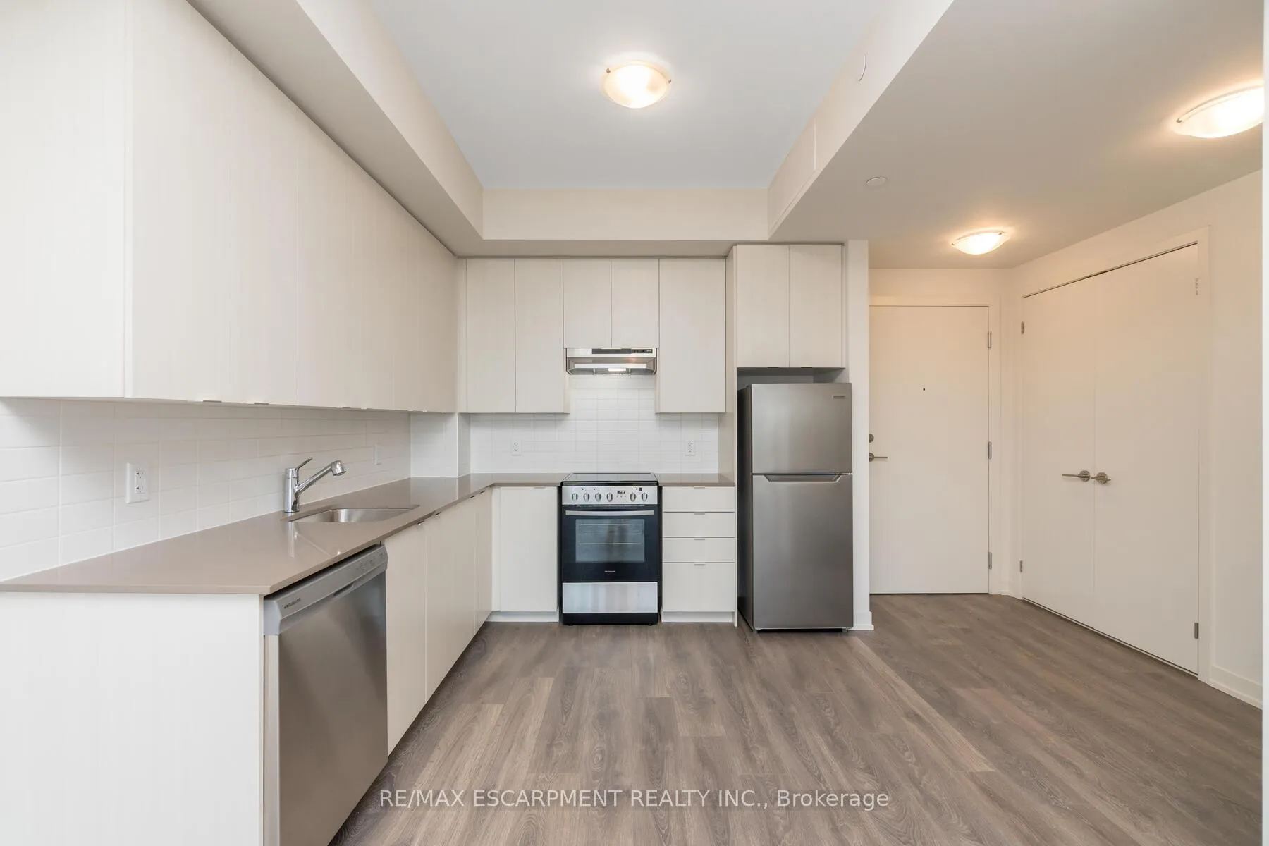 Photo 4 of Unit 210, 62 Sky Harbour Drive, Brampton, Bram West — HOMEH