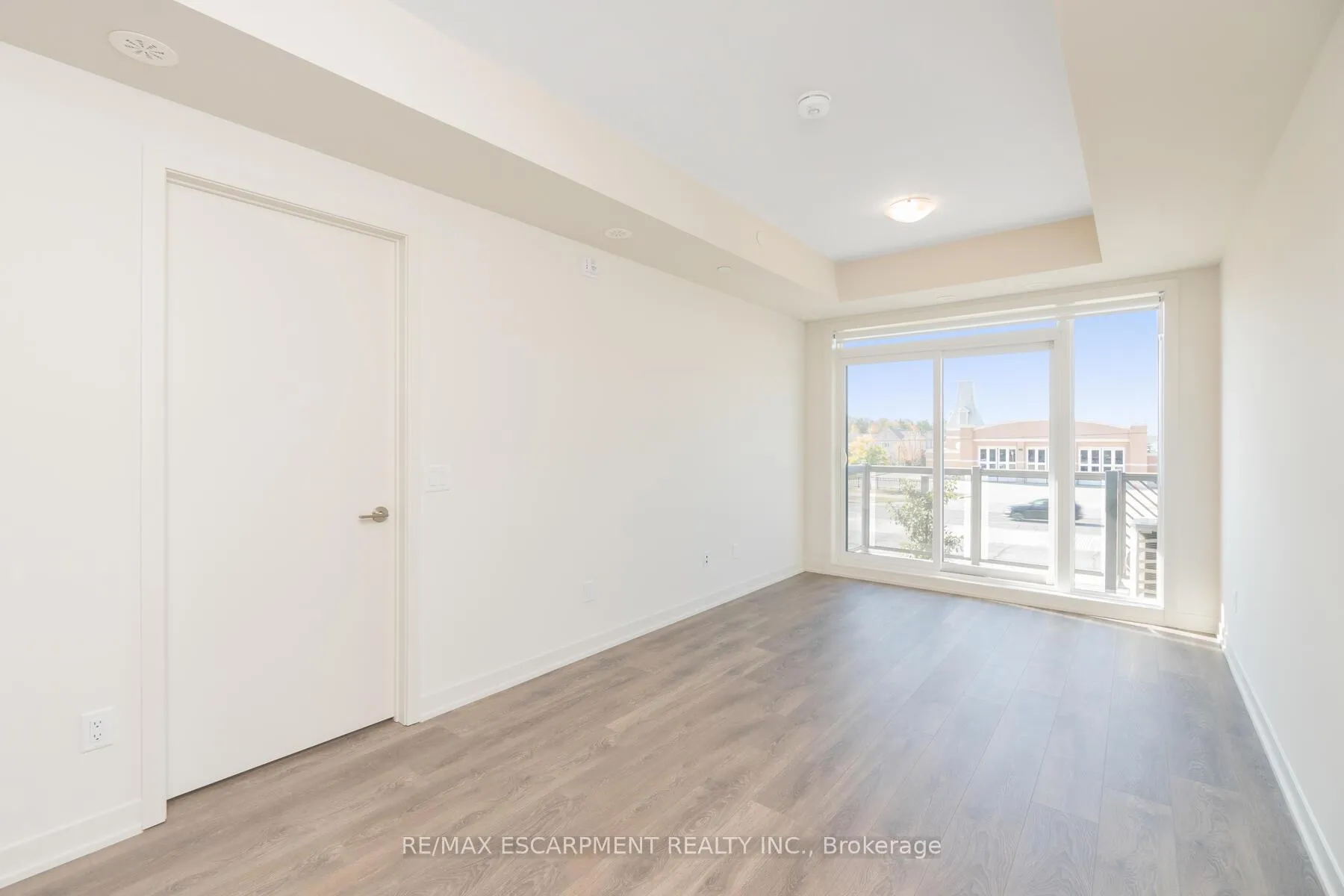 Photo 5 of Unit 210, 62 Sky Harbour Drive, Brampton, Bram West — HOMEH