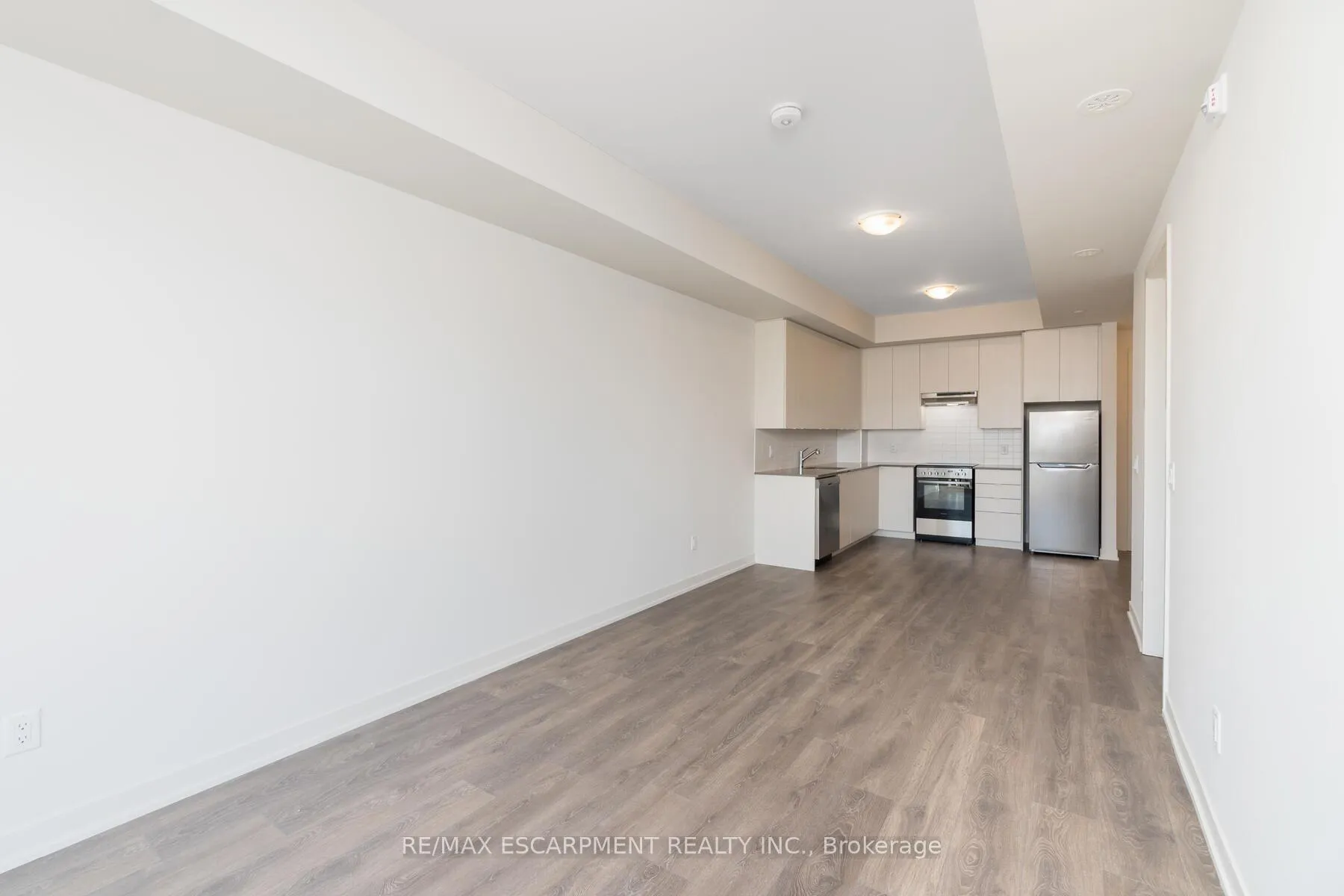 Photo 7 of Unit 210, 62 Sky Harbour Drive, Brampton, Bram West — HOMEH