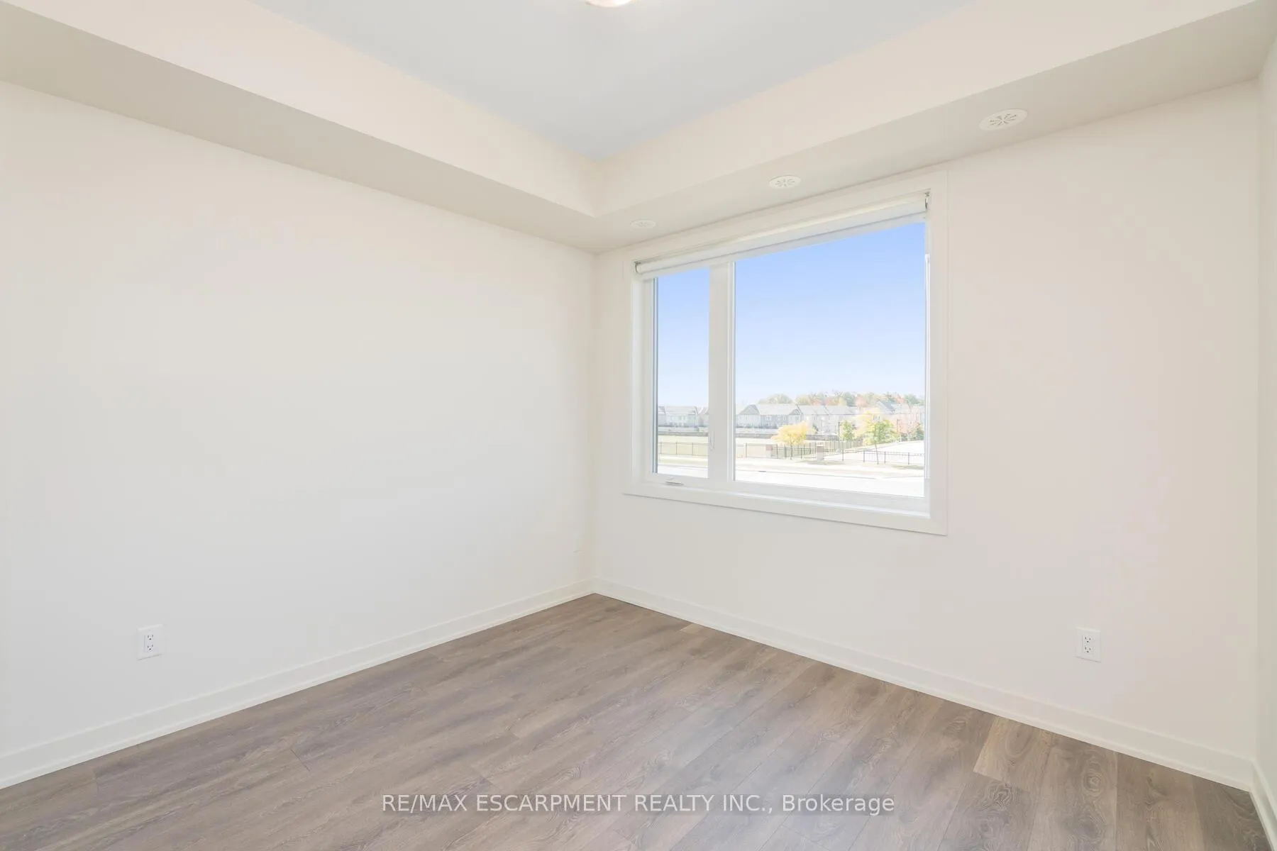 Photo 8 of Unit 210, 62 Sky Harbour Drive, Brampton, Bram West — HOMEH