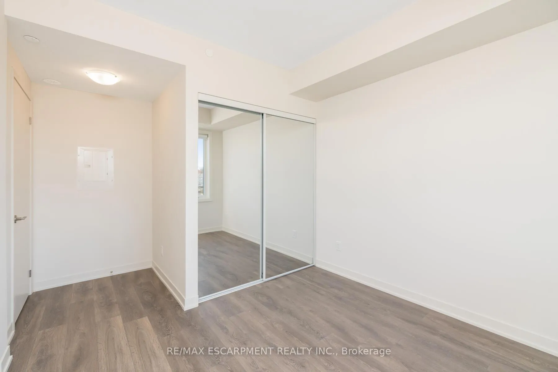 Photo 9 of Unit 210, 62 Sky Harbour Drive, Brampton, Bram West — HOMEH