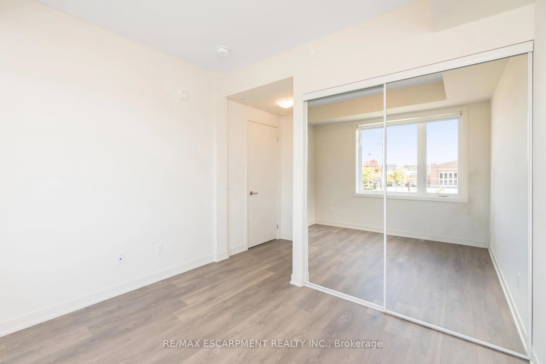Photo 10 of Unit 210, 62 Sky Harbour Drive, Brampton, Bram West — HOMEH