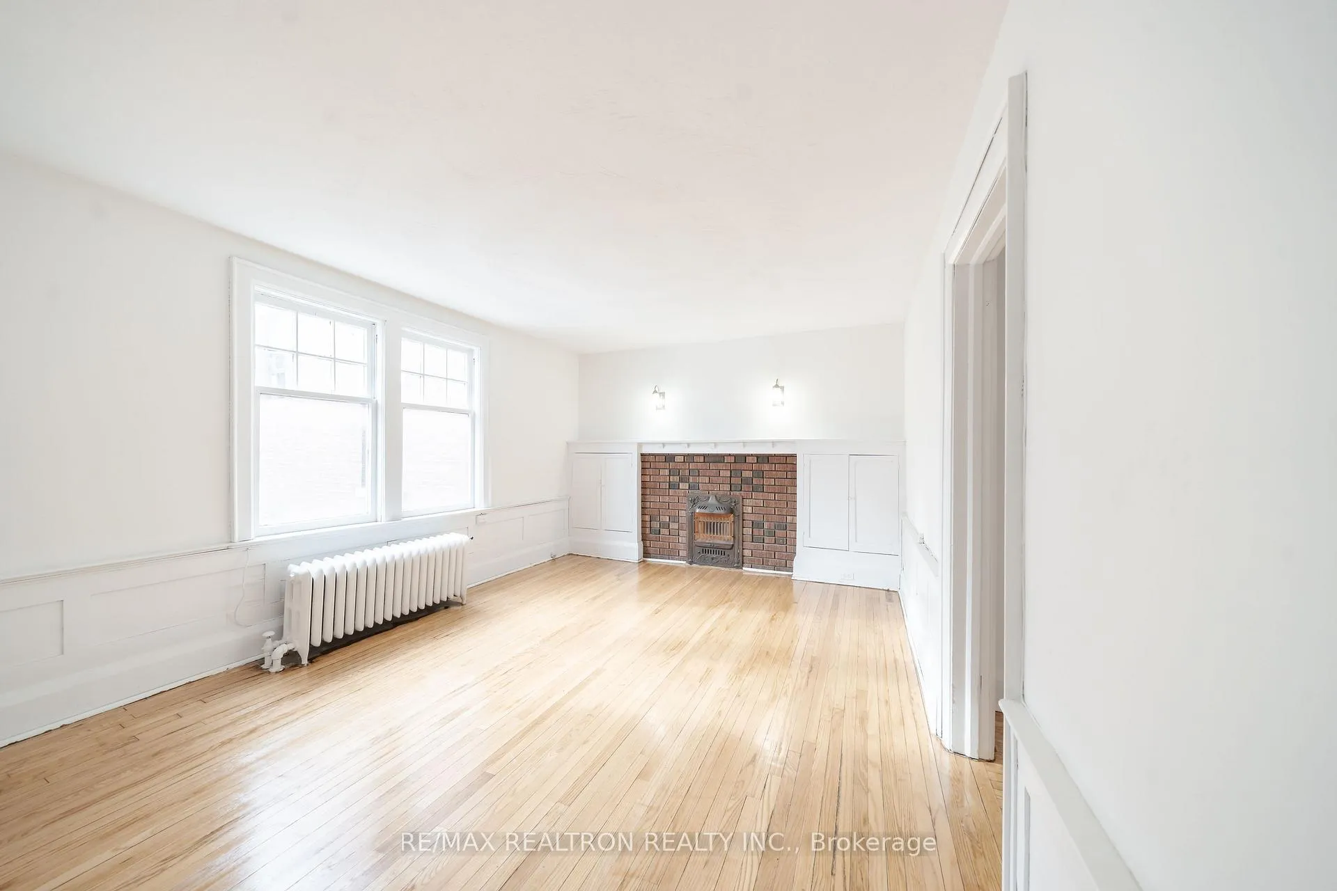 Photo 1 of Unit 26, 6 Kingston Road, Toronto, Woodbine Corridor — HOMEH