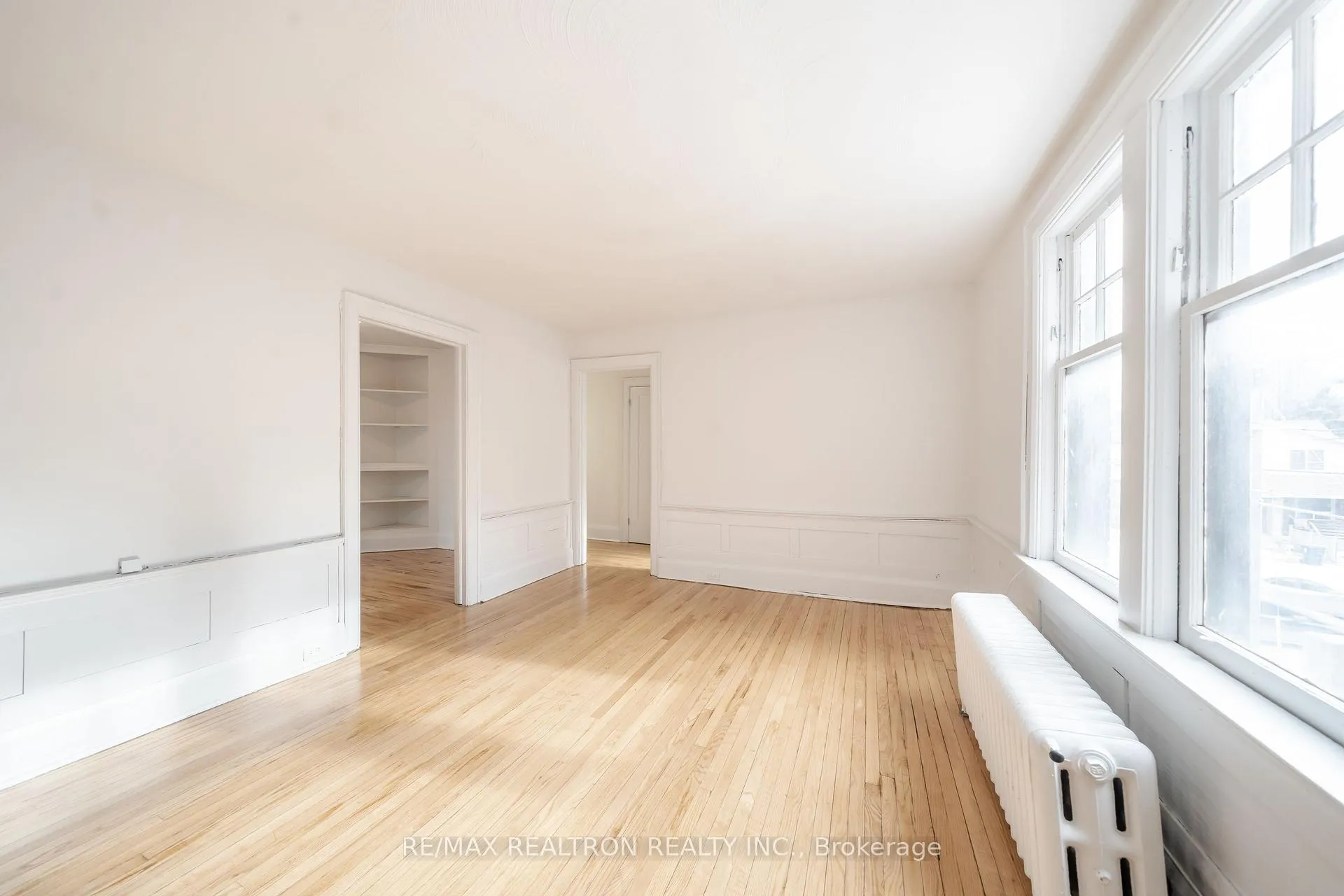 Photo 2 of Unit 26, 6 Kingston Road, Toronto, Woodbine Corridor — HOMEH