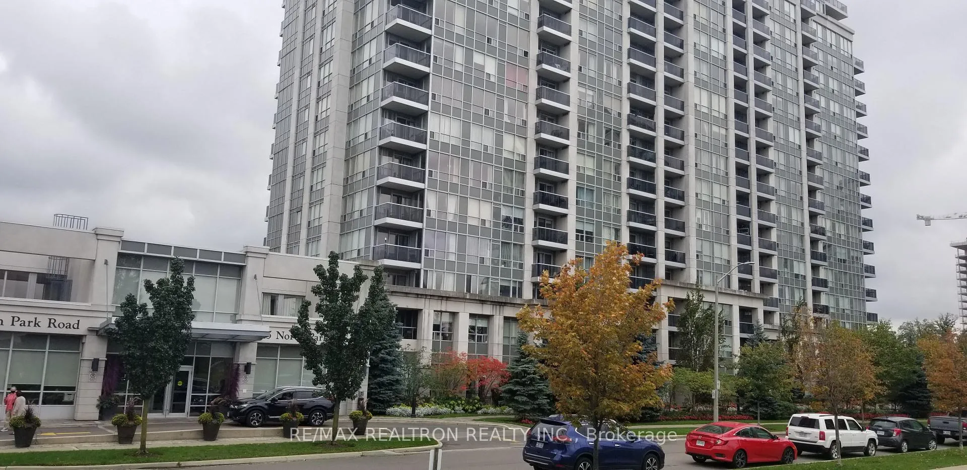 Front of Unit 1517, 15 North Park Road