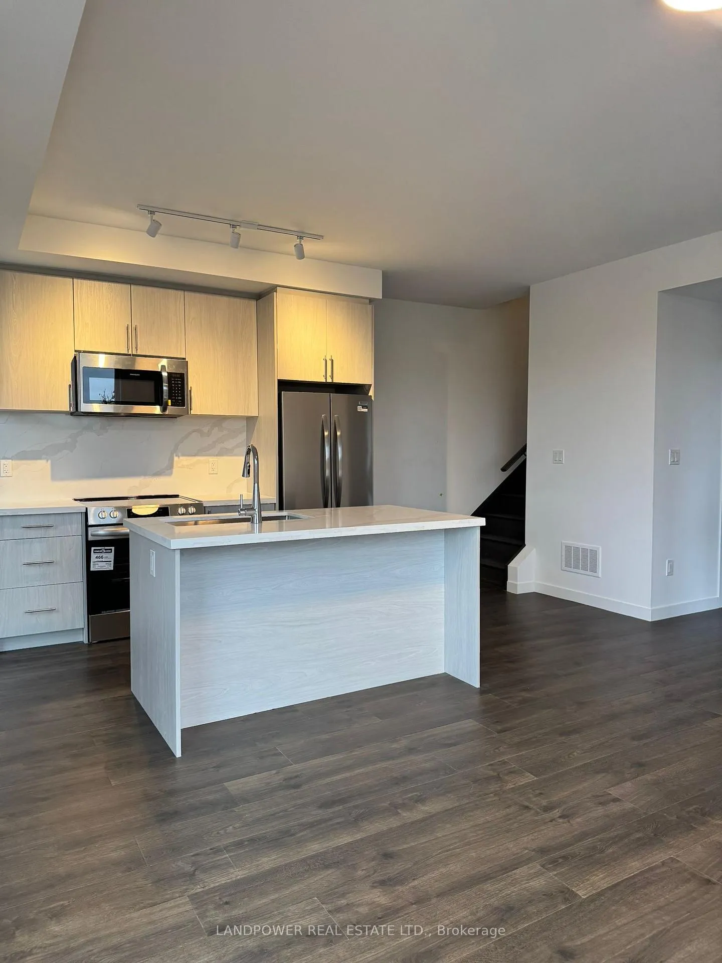 Photo 2 of Unit 2, 117 Marydale Avenue, Markham, Middlefield — HOMEH