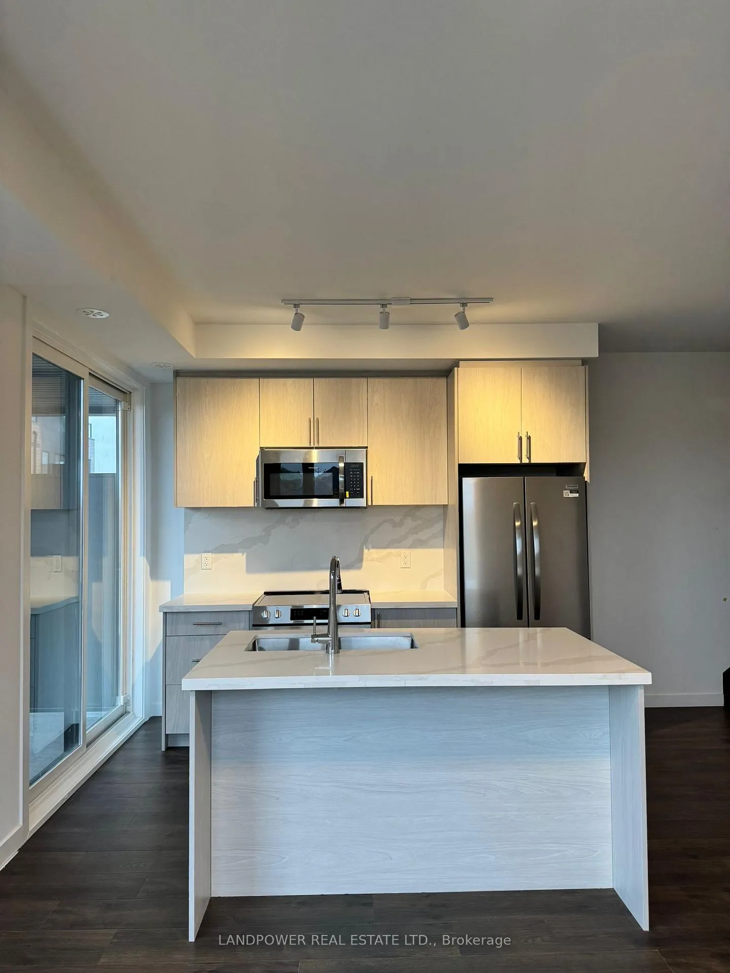 Photo 3 of Unit 2, 117 Marydale Avenue, Markham, Middlefield — HOMEH