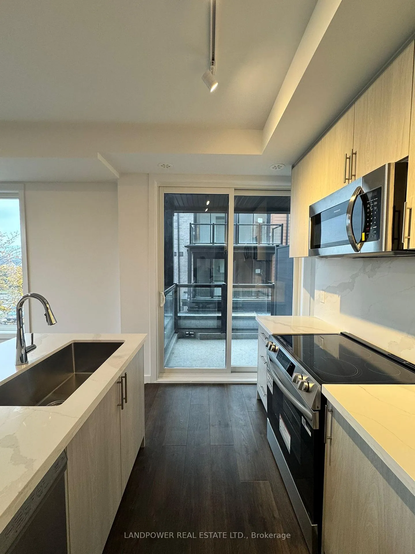 Photo 4 of Unit 2, 117 Marydale Avenue, Markham, Middlefield — HOMEH