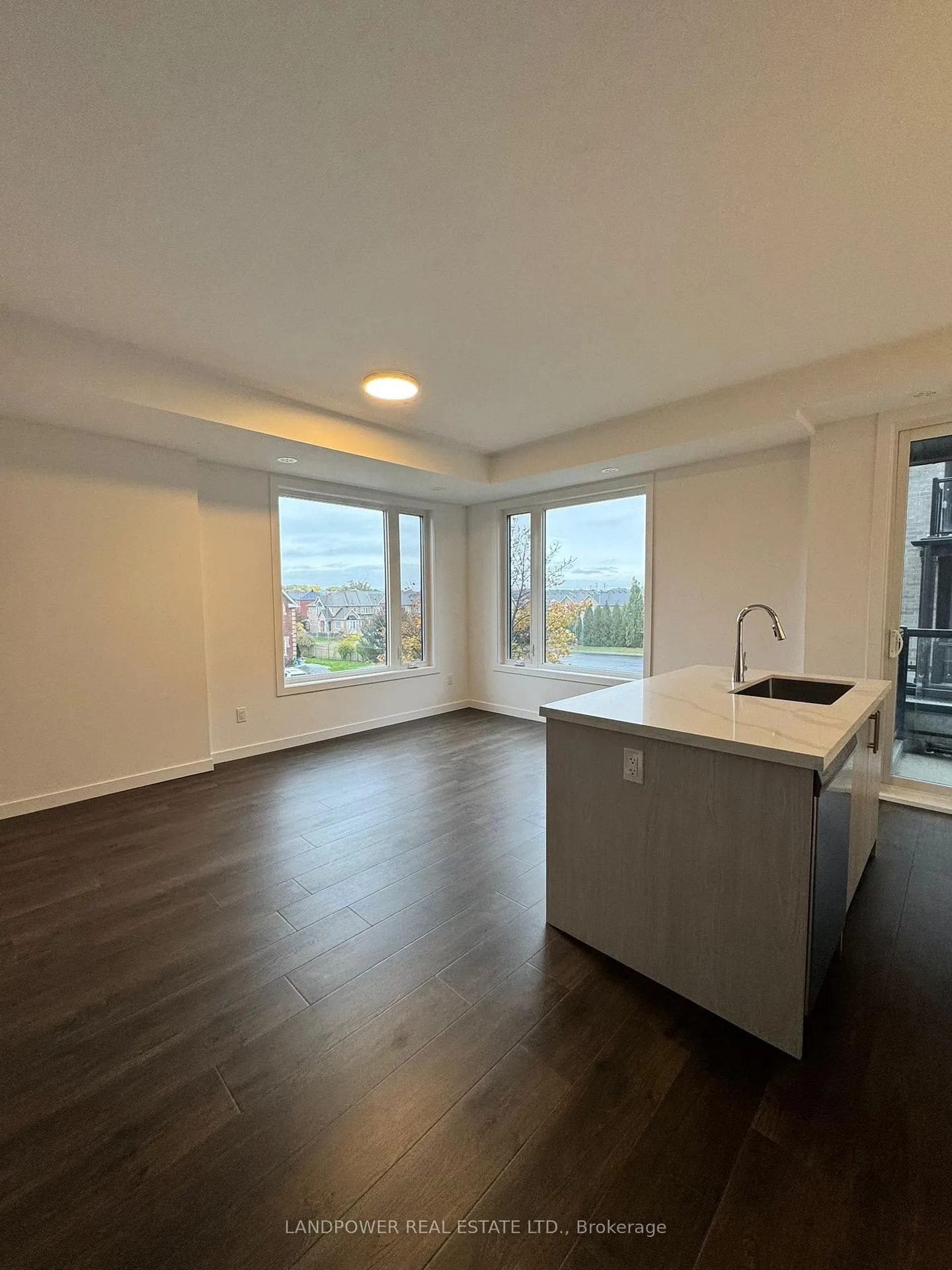 Photo 6 of Unit 2, 117 Marydale Avenue, Markham, Middlefield — HOMEH