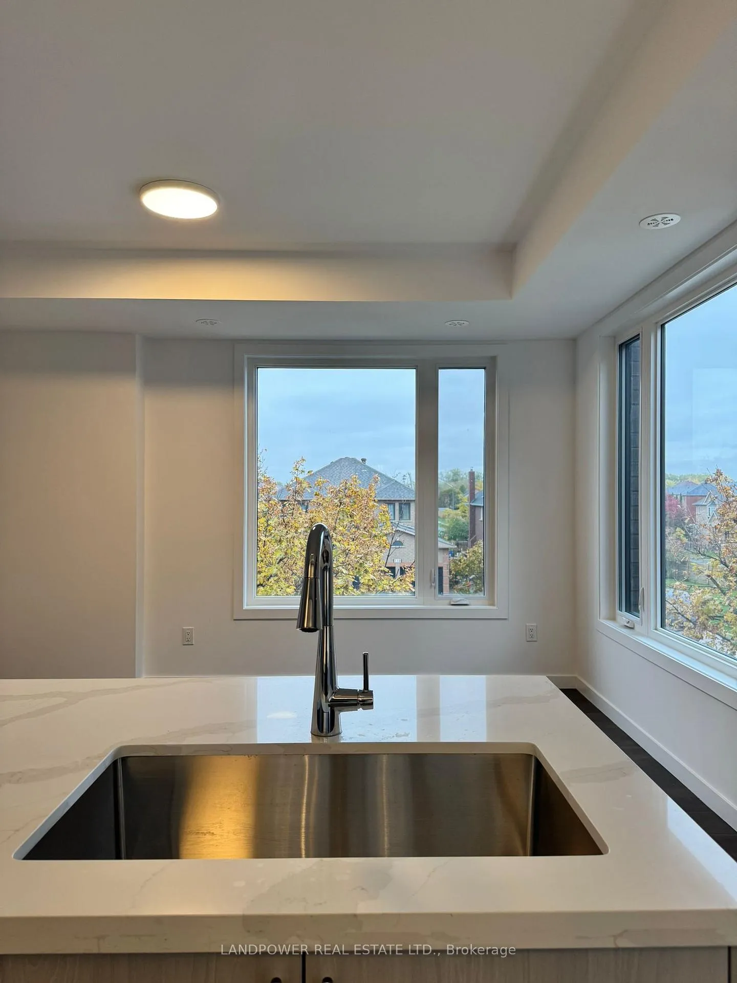 Photo 9 of Unit 2, 117 Marydale Avenue, Markham, Middlefield — HOMEH