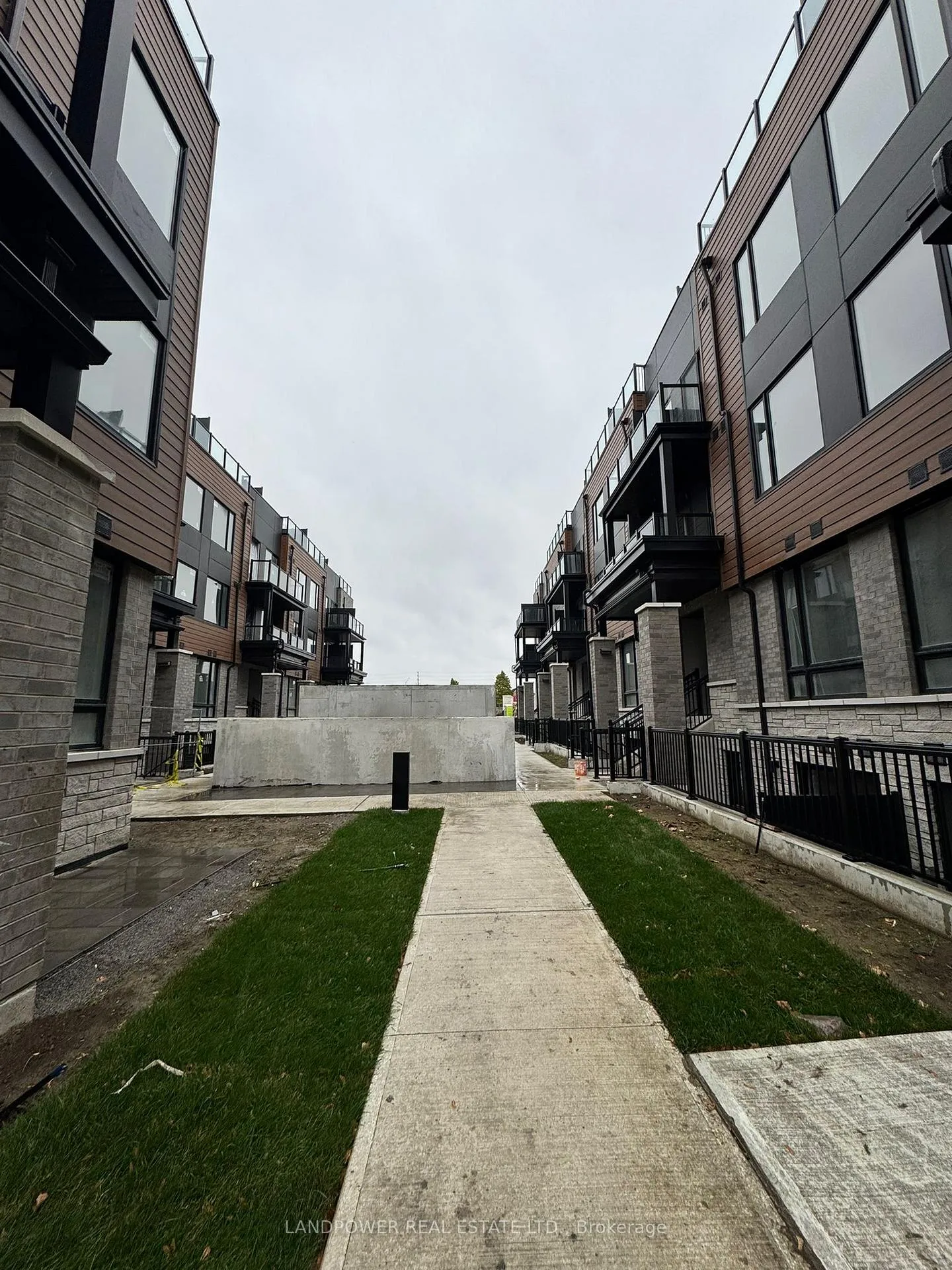 Photo 30 of Unit 2, 117 Marydale Avenue, Markham, Middlefield — HOMEH