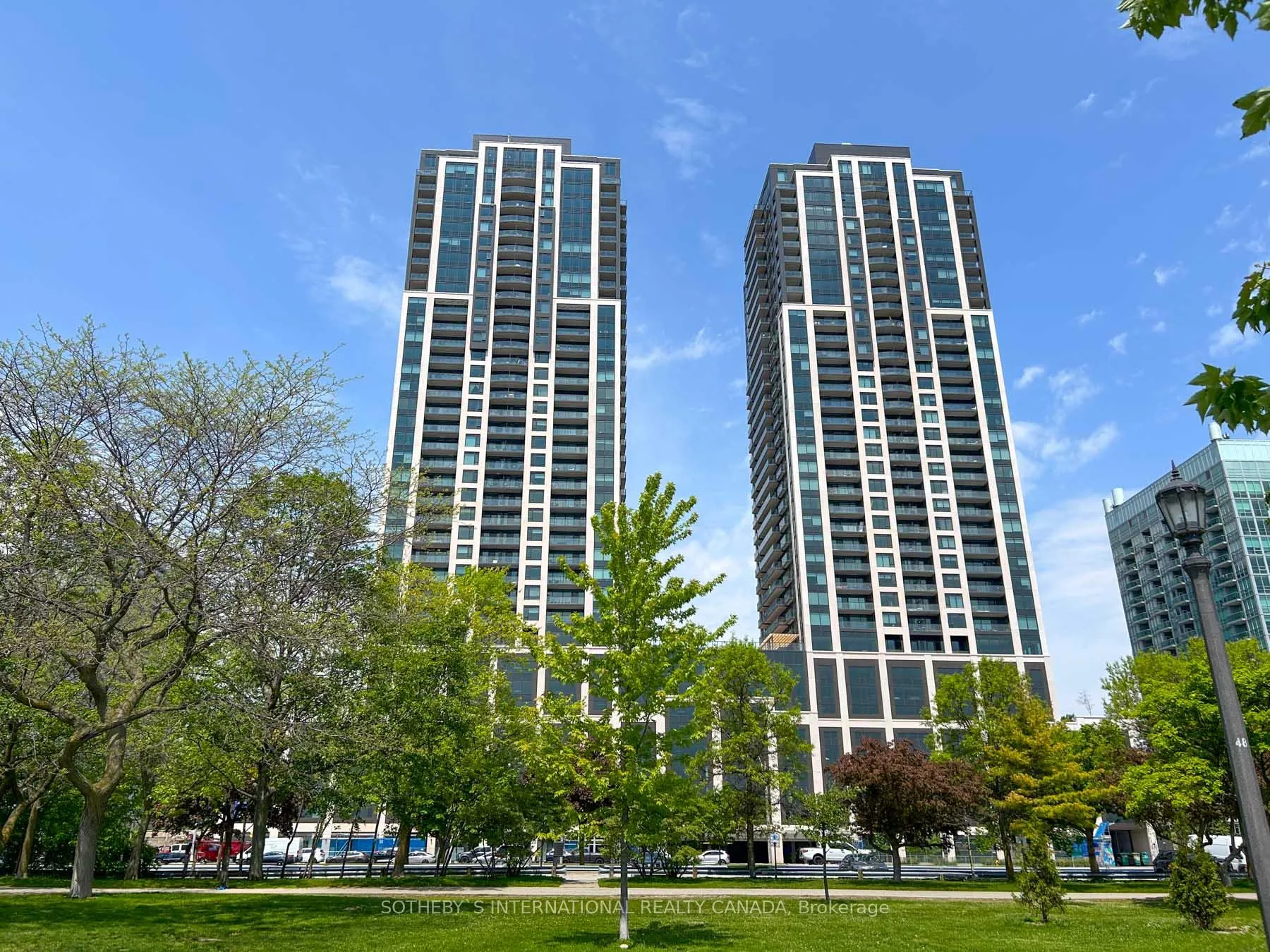 Front of Unit 4007, 1926 Lake Shore Boulevard W