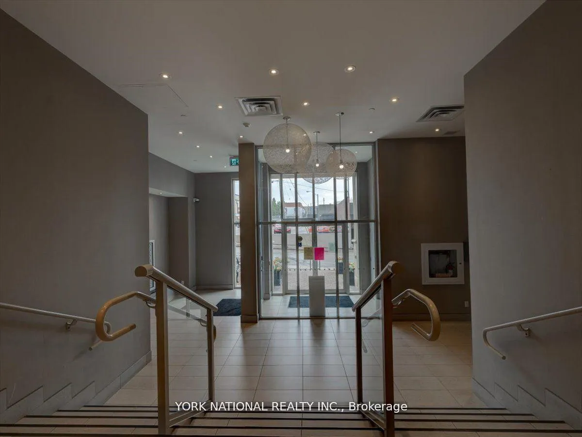 Photo 2 of Unit 406, 15277 Yonge Street, Aurora, Aurora Village — HOMEH