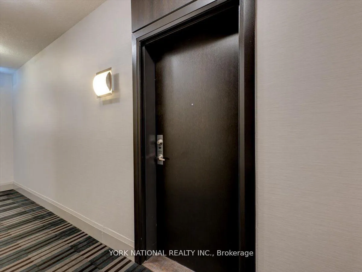 Photo 4 of Unit 406, 15277 Yonge Street, Aurora, Aurora Village — HOMEH