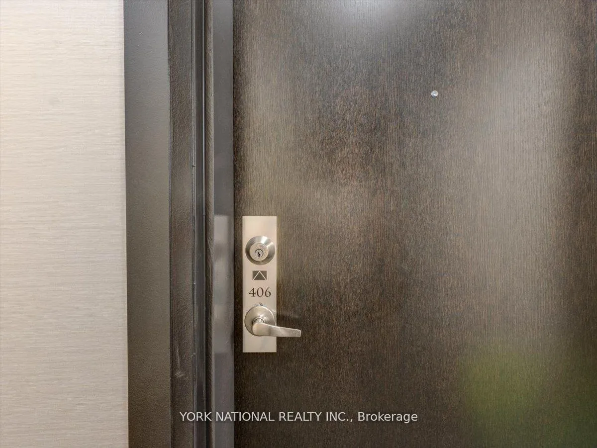 Photo 5 of Unit 406, 15277 Yonge Street, Aurora, Aurora Village — HOMEH