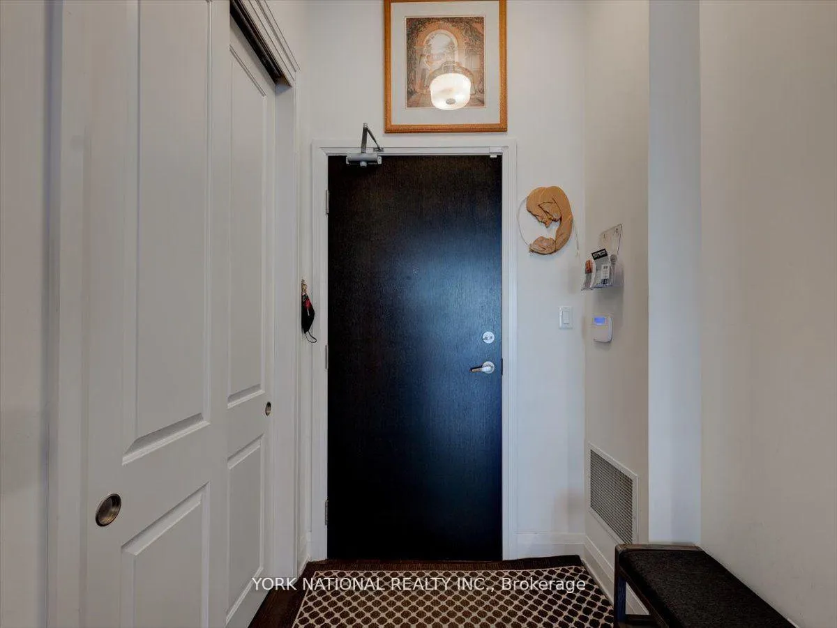 Photo 6 of Unit 406, 15277 Yonge Street, Aurora, Aurora Village — HOMEH