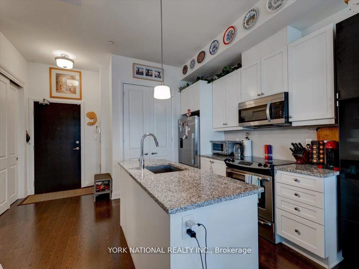 Photo 9 of Unit 406, 15277 Yonge Street, Aurora, Aurora Village — HOMEH