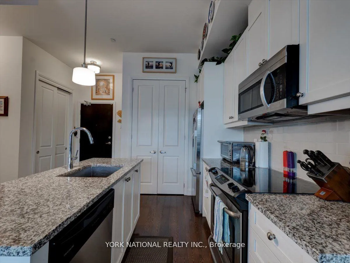Photo 10 of Unit 406, 15277 Yonge Street, Aurora, Aurora Village — HOMEH