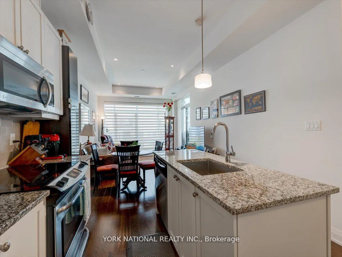Photo 11 of Unit 406, 15277 Yonge Street, Aurora, Aurora Village — HOMEH