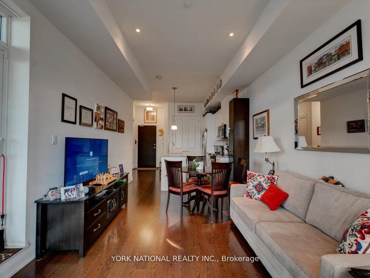 Photo 13 of Unit 406, 15277 Yonge Street, Aurora, Aurora Village — HOMEH