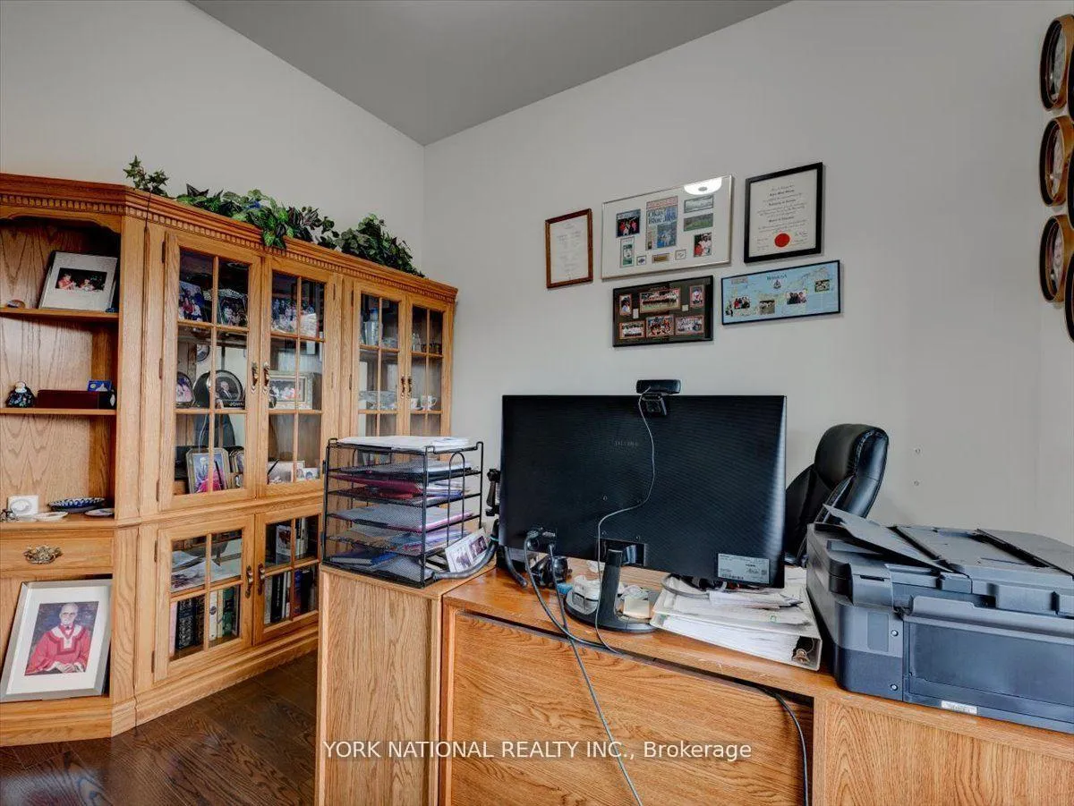 Photo 16 of Unit 406, 15277 Yonge Street, Aurora, Aurora Village — HOMEH