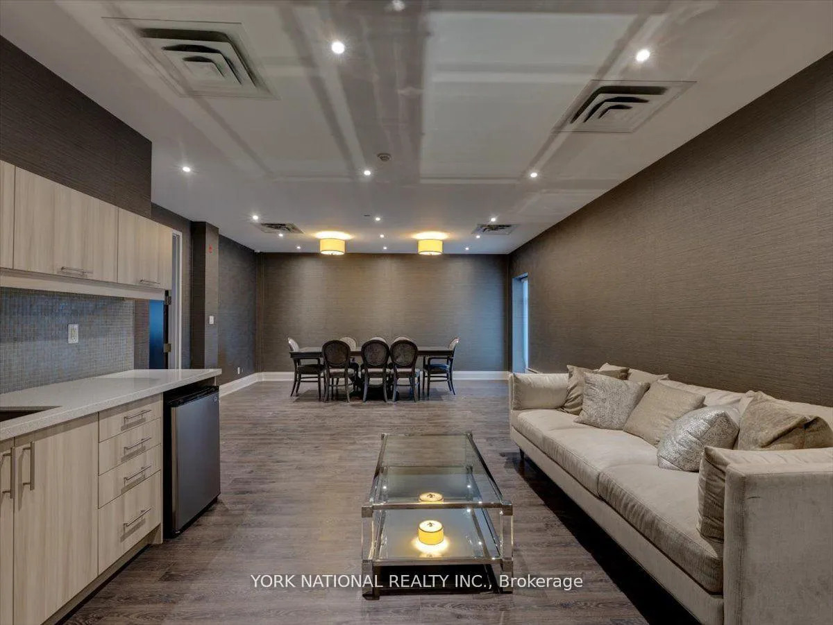 Photo 29 of Unit 406, 15277 Yonge Street, Aurora, Aurora Village — HOMEH