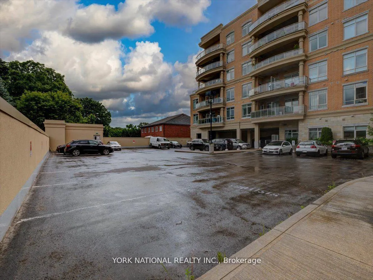 Photo 33 of Unit 406, 15277 Yonge Street, Aurora, Aurora Village — HOMEH
