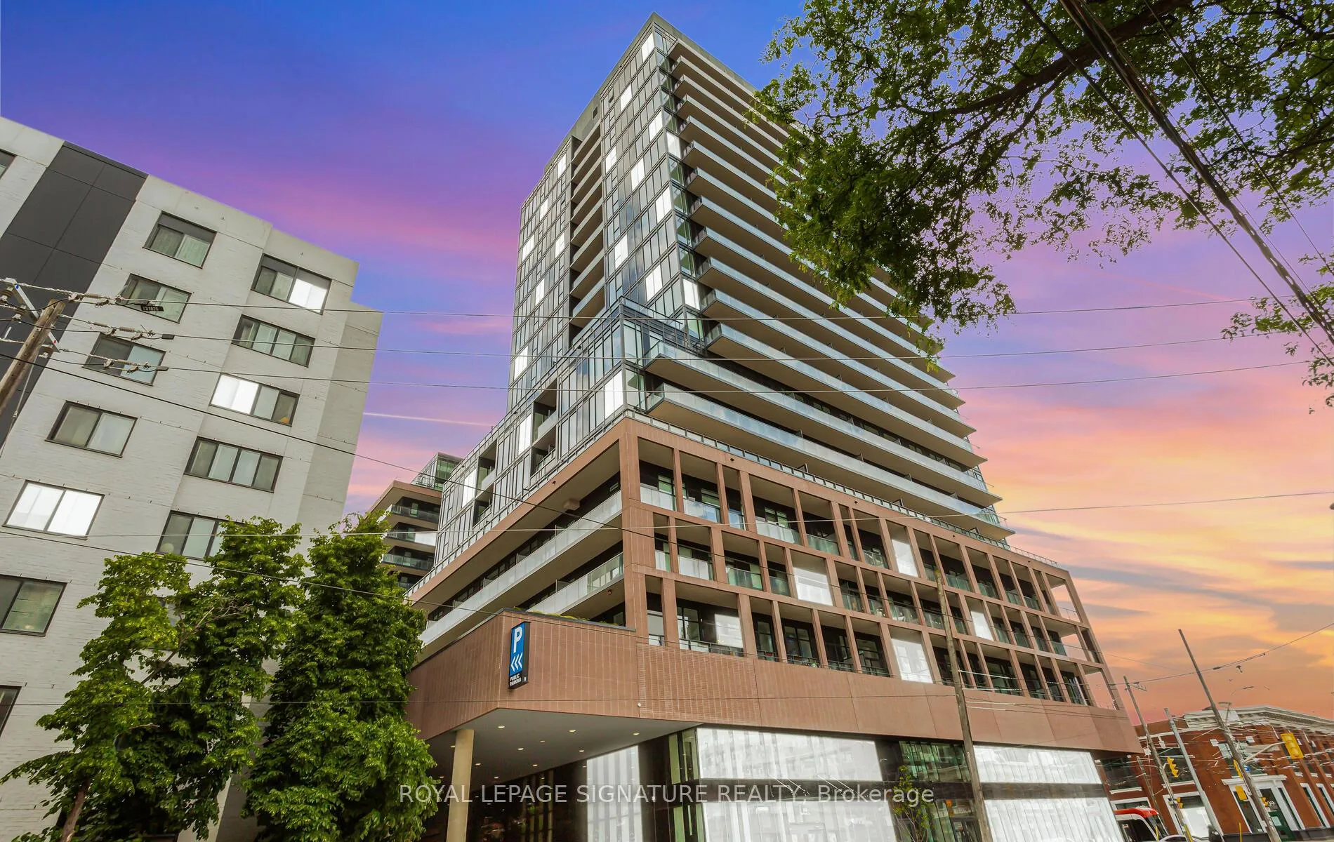 Front of Unit 1116, 285 Dufferin Street