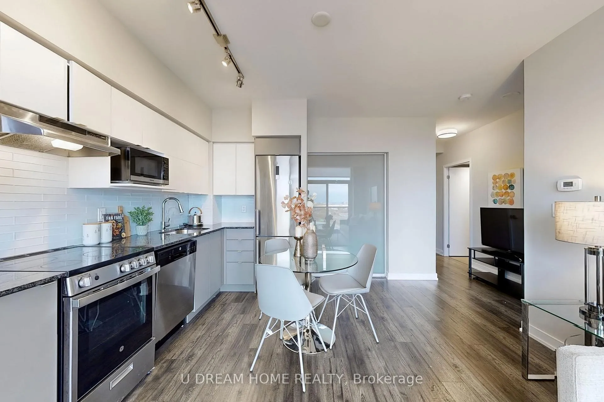 Photo 7 of Unit 1506, 120 Varna Drive, Toronto, Englemount-Lawrence — HOMEH