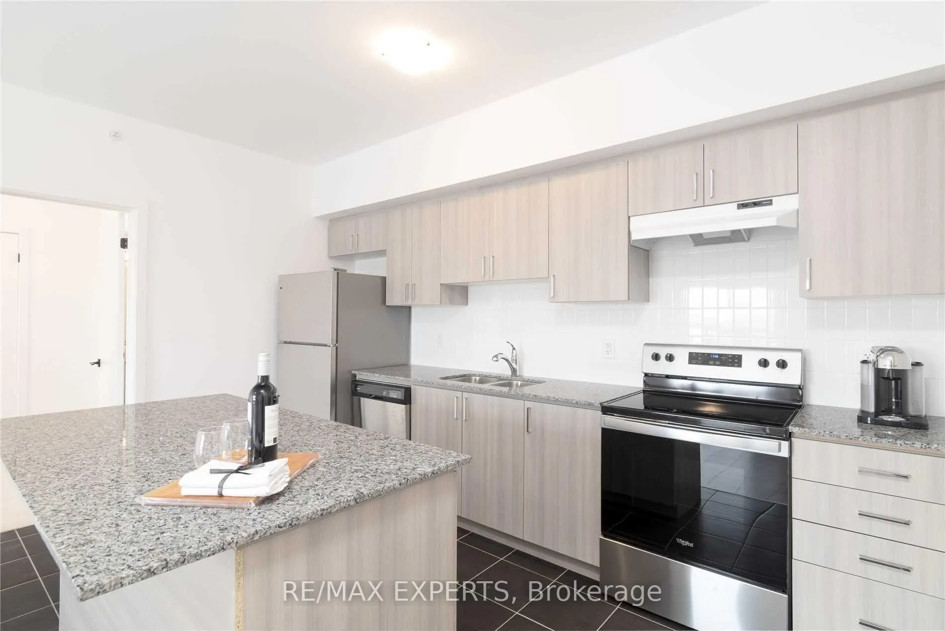Photo 2 of Unit 604, 4 Spice Way, Barrie, Rural Barrie Southeast — HOMEH