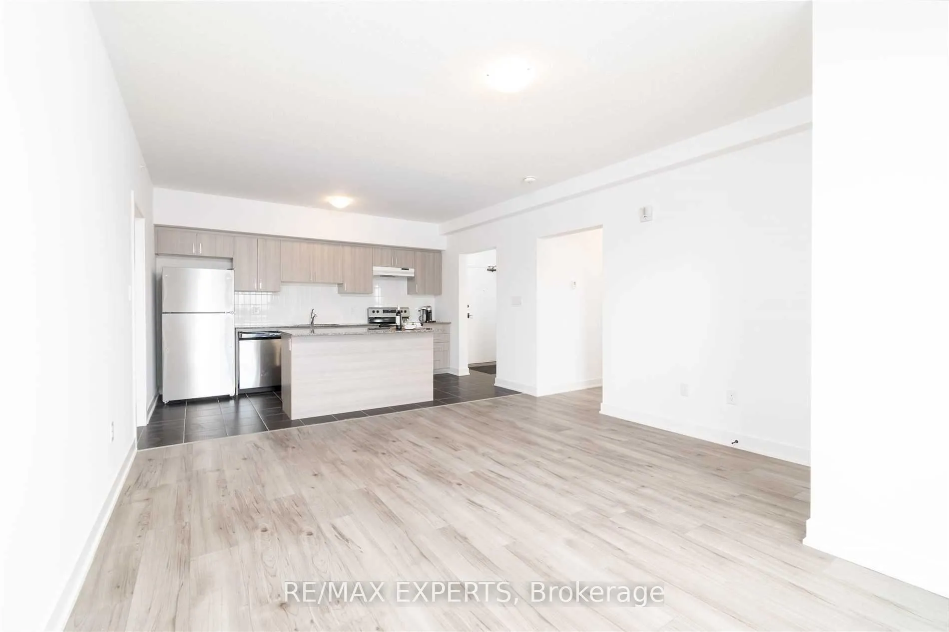 Photo 6 of Unit 604, 4 Spice Way, Barrie, Rural Barrie Southeast — HOMEH