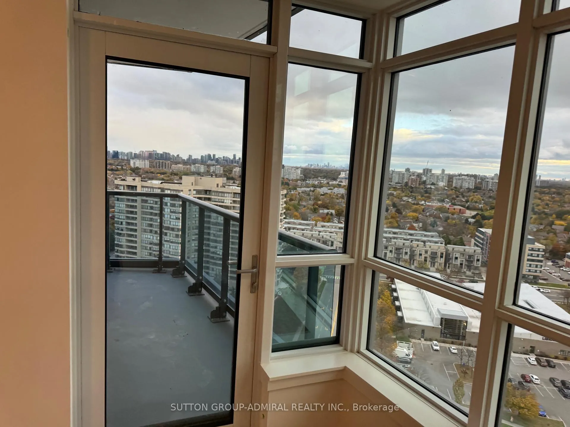Photo 9 of Unit 1802, 30 Upper Mall Way, Vaughan, Brownridge — HOMEH