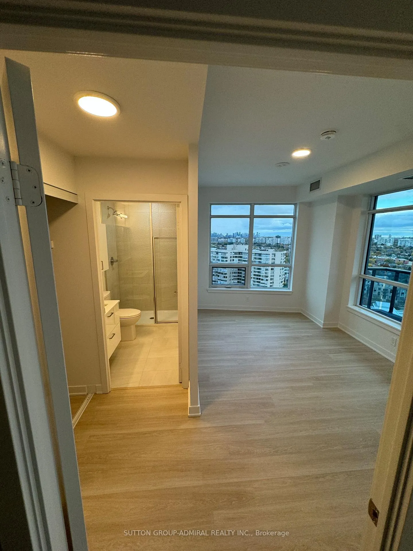 Photo 11 of Unit 1802, 30 Upper Mall Way, Vaughan, Brownridge — HOMEH