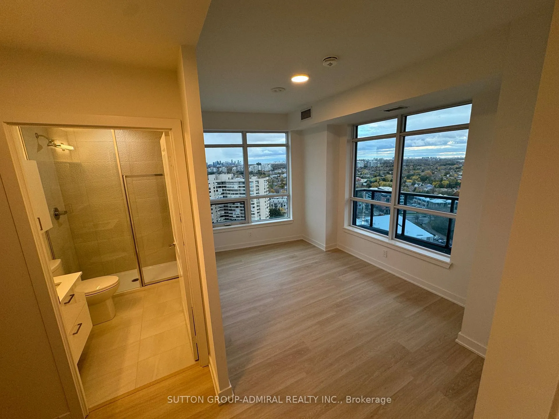 Photo 13 of Unit 1802, 30 Upper Mall Way, Vaughan, Brownridge — HOMEH