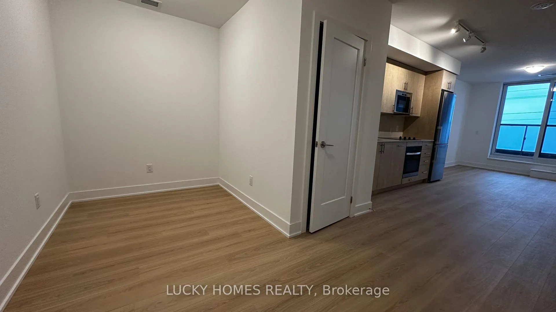 Photo 5 of Unit 311, 2545 Simcoe Street N, Oshawa, Windfields — HOMEH