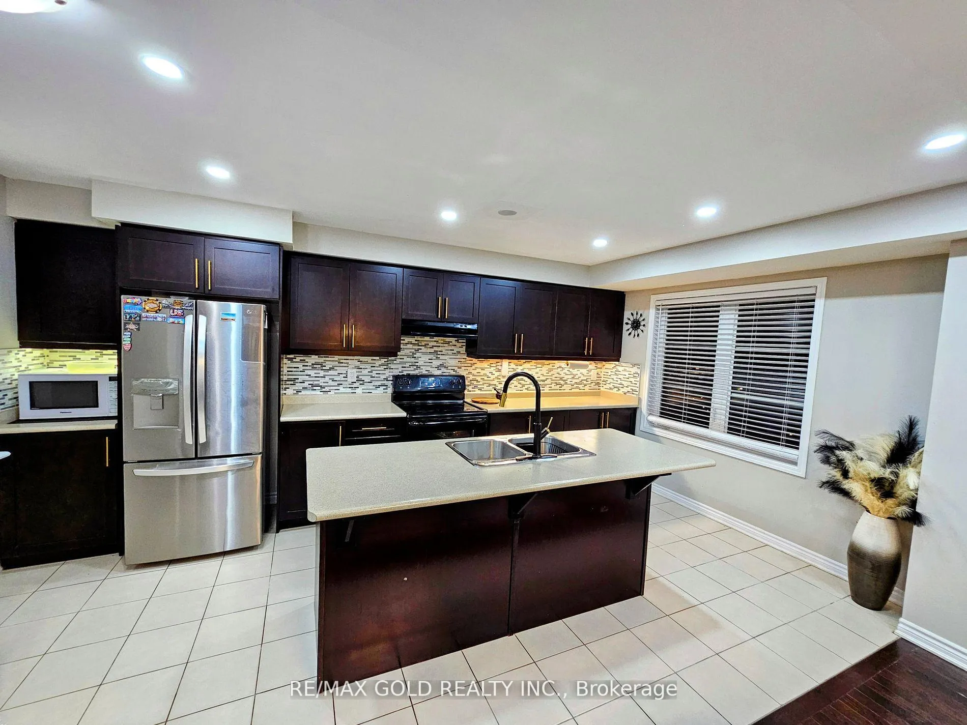 Photo 7 of 94 Baycliffe Crescent, Brampton, Northwest Brampton — HOMEH