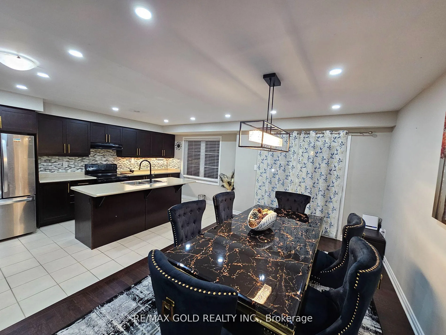 Photo 10 of 94 Baycliffe Crescent, Brampton, Northwest Brampton — HOMEH