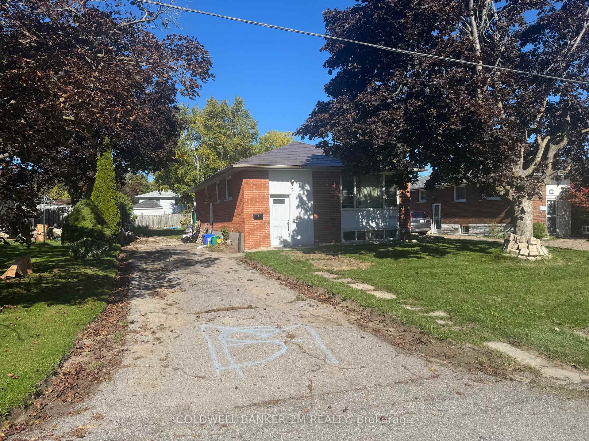 Photo 2 of 2 Summerfield Court, Clarington, Bowmanville — HOMEH