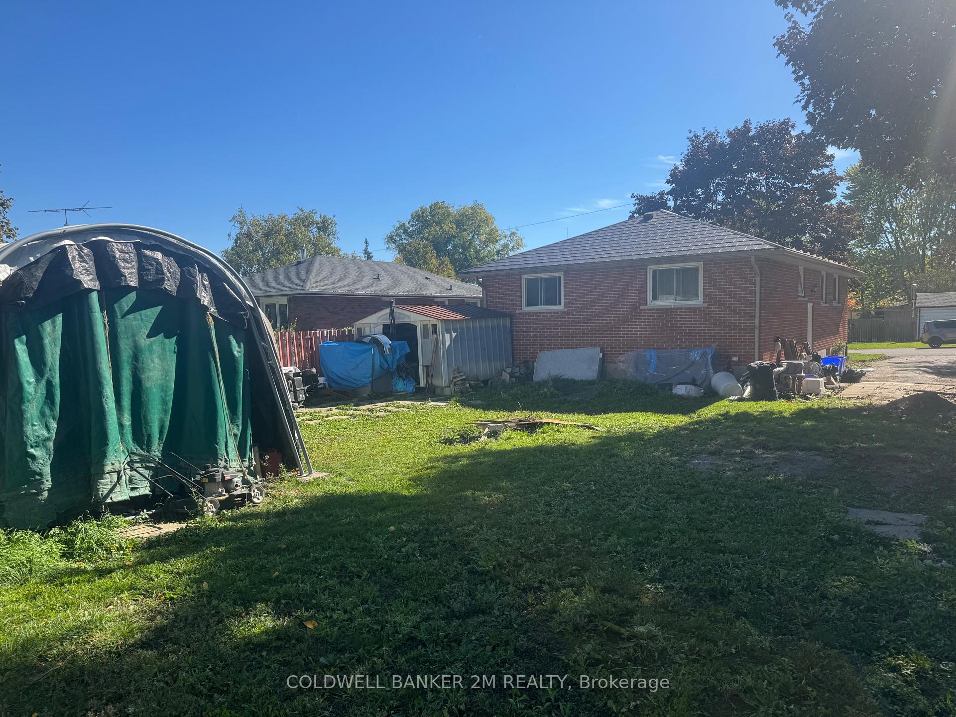 Photo 6 of 2 Summerfield Court, Clarington, Bowmanville — HOMEH