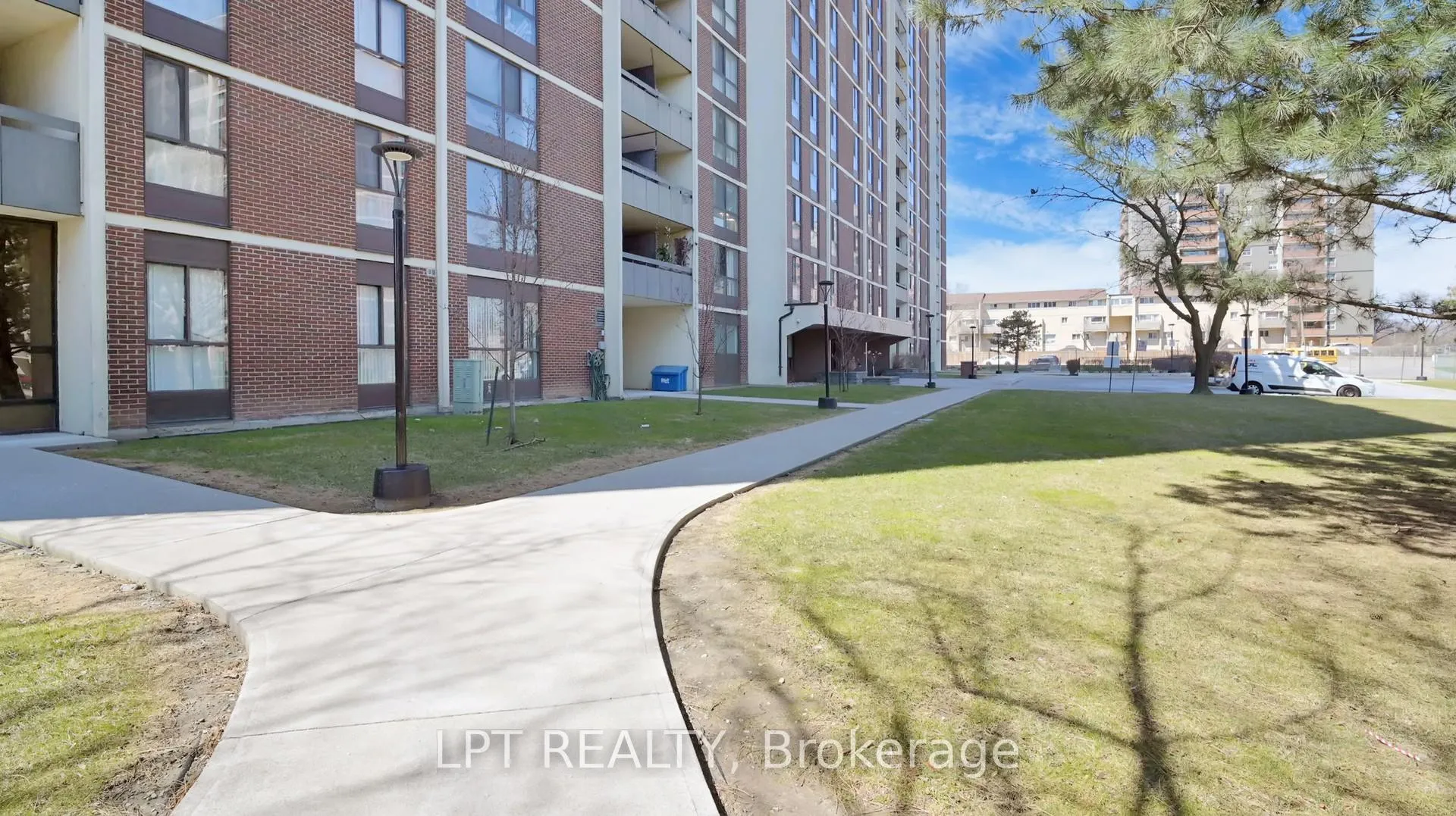 Photo 3 of Unit 1503, 3170 Kirwin Avenue, Mississauga, Cooksville — HOMEH