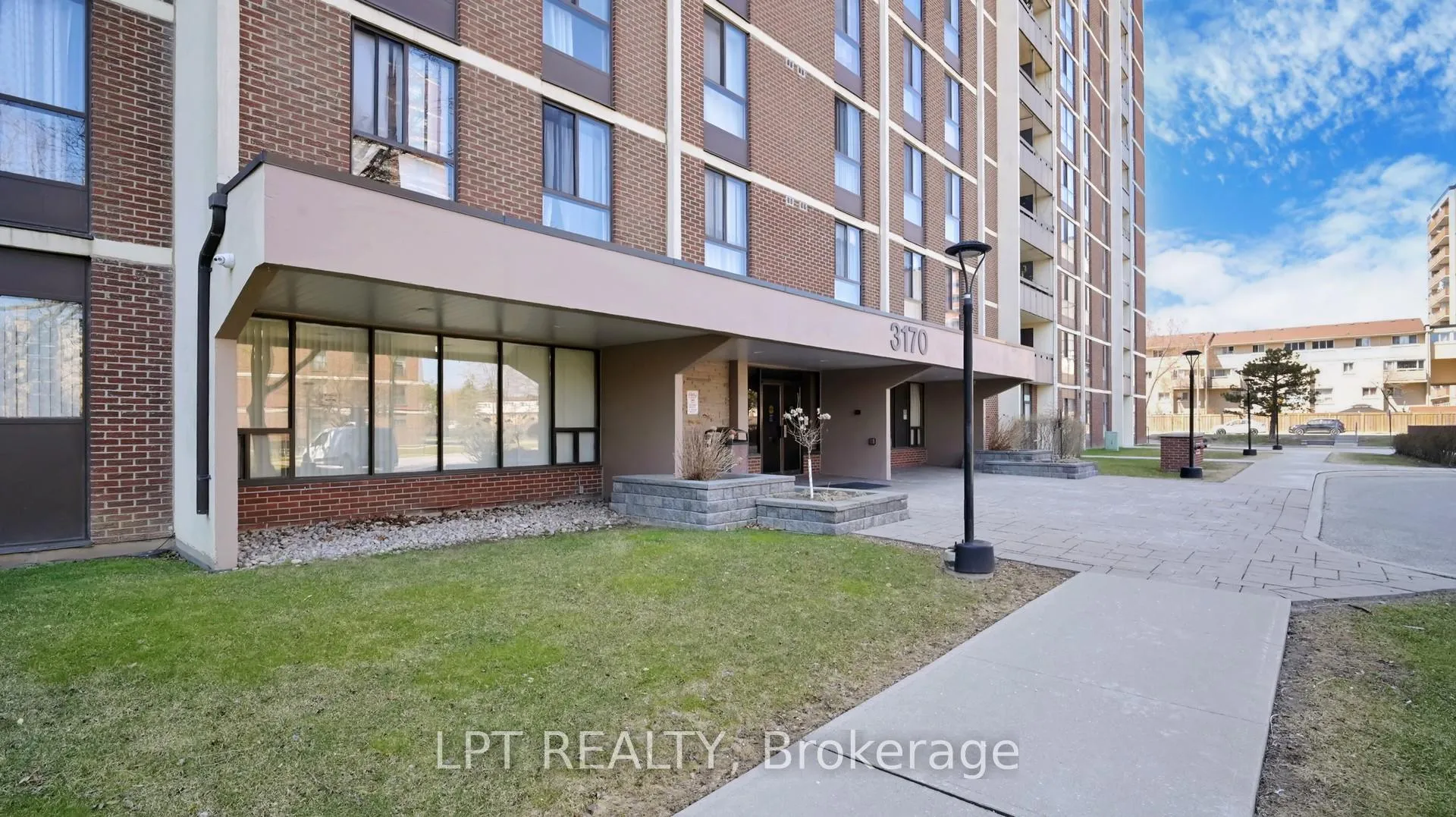 Photo 4 of Unit 1503, 3170 Kirwin Avenue, Mississauga, Cooksville — HOMEH