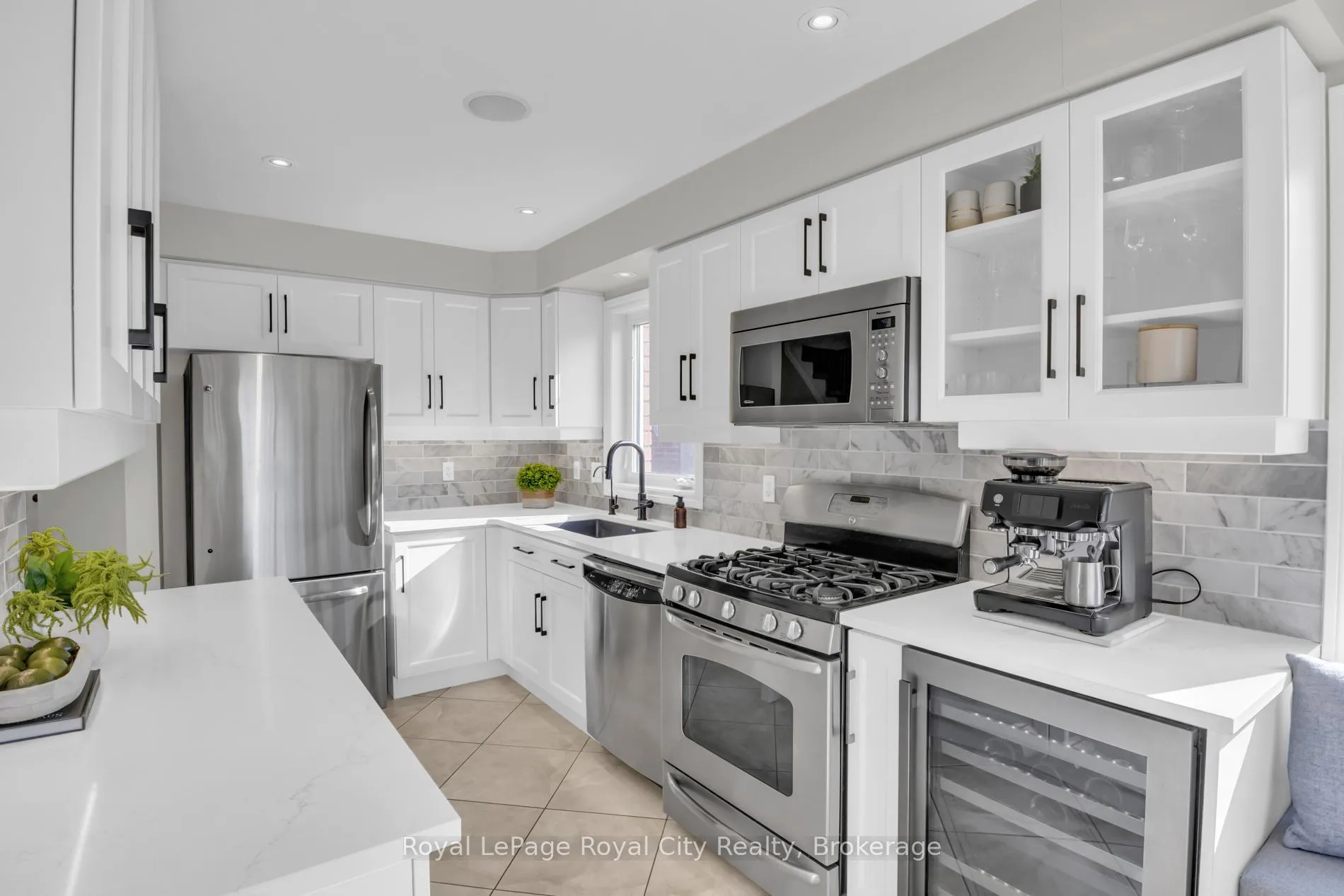Photo 9 of 71 Vaughan Street, Guelph, Clairfields/Hanlon Business Park — HOMEH